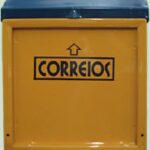 CAIXA CORREIO CAPACETE AMARELA / AZUL -