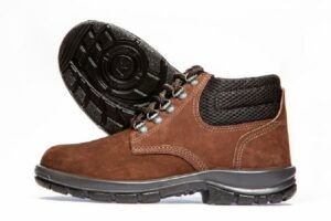 BOTINA BIDENSID. NOBUCK CAFE S/ BICO CADARÇO ATRACADOR N. 40 - R.F MAX