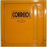 CAIXA CORREIO VERTICAL AMARELA -